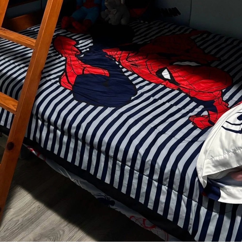 Kids Spider Hero Man bedding - Red and White - Picture 7 of 7